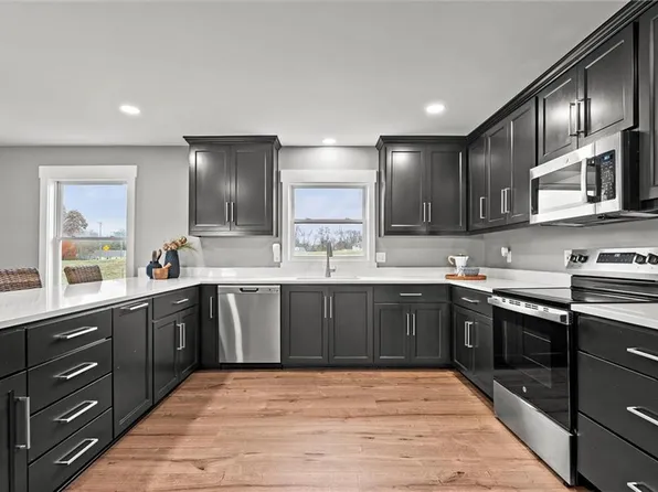 19985 W 199th St, Spring Hill, KS 66083