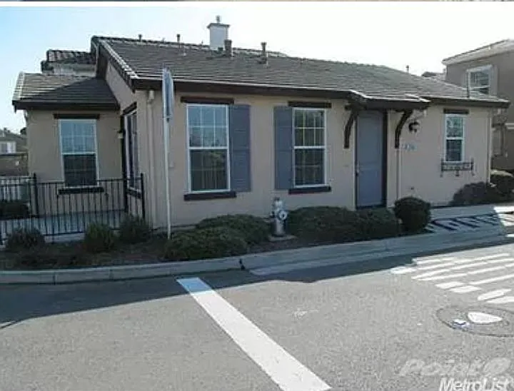 3 bed, 1043 sqft, $2,700 — Photo 4