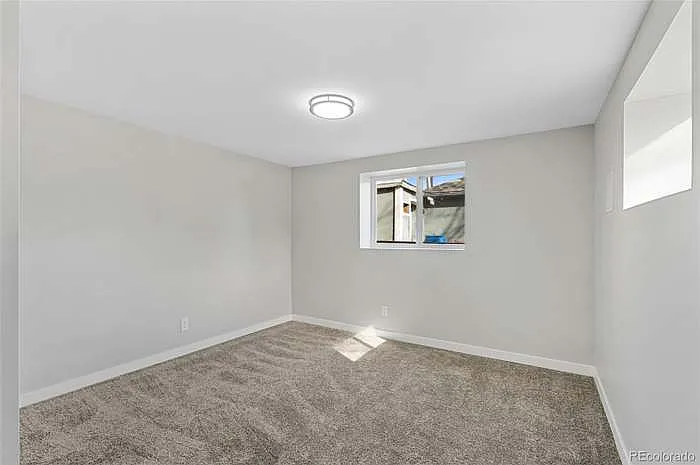 649 Perry St — Photo 5