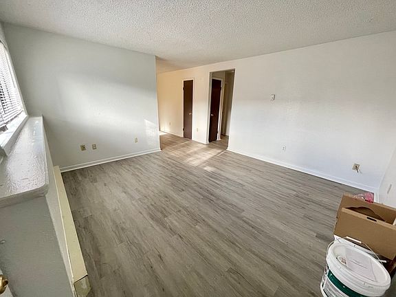 2nd image of 924 N Park St #4