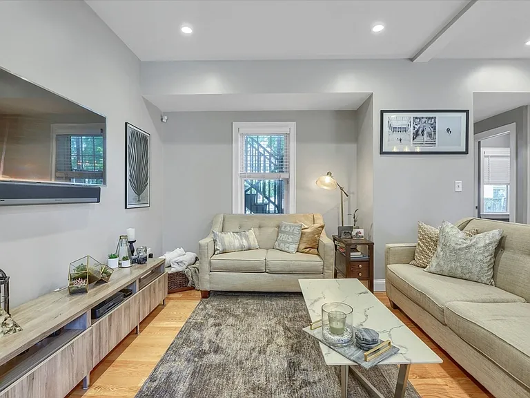 46 Port Norfolk St #1 — Photo 10