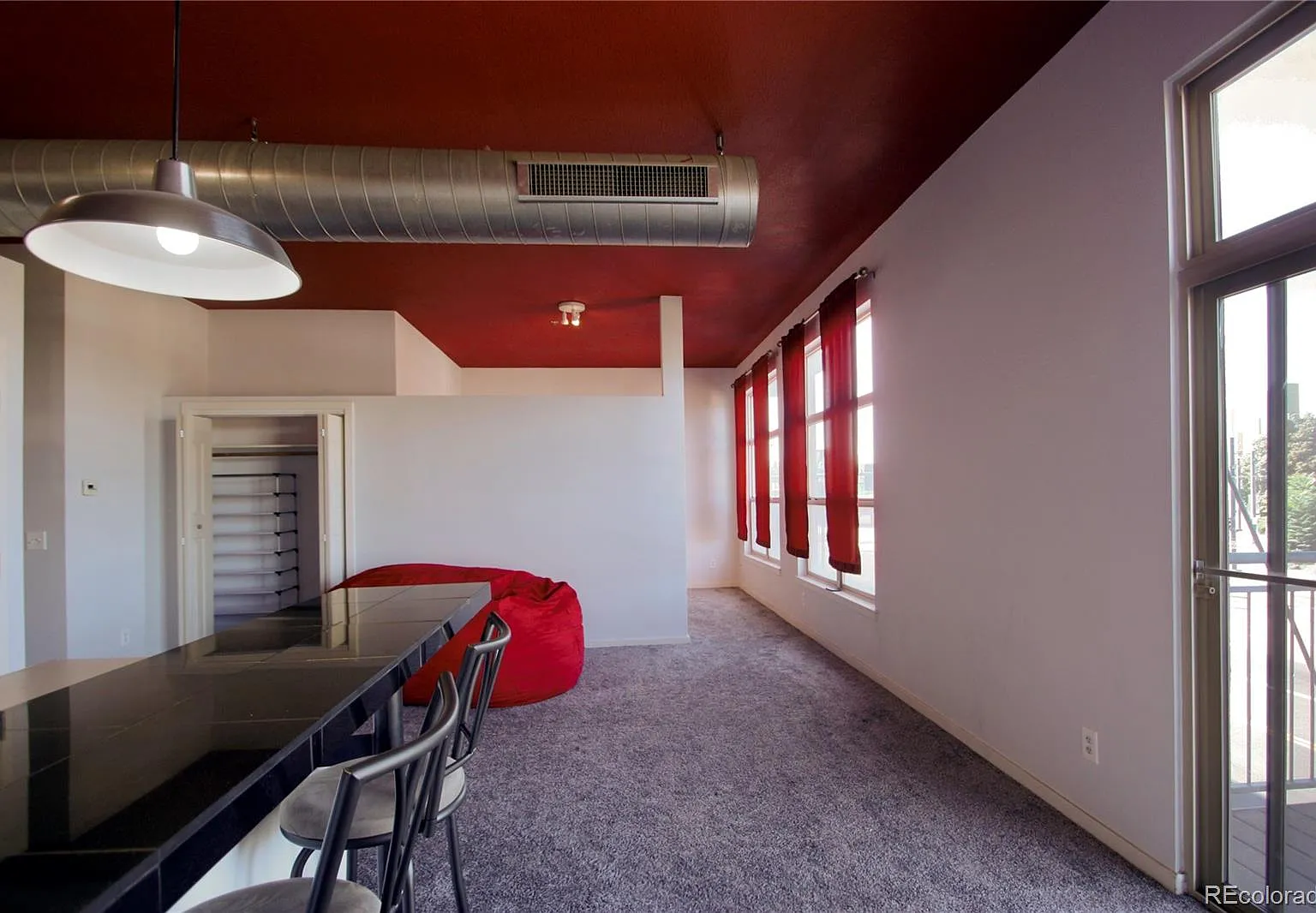 2 bed, 1.0 bath, 975 sqft, $1,549 — Photo 2