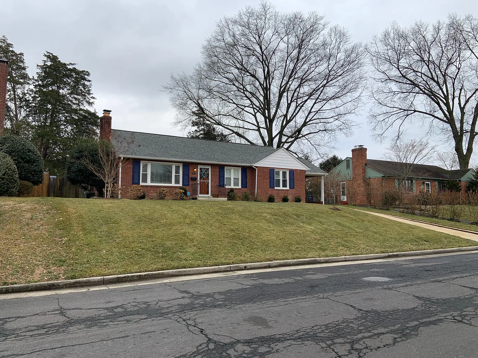 2909 Linden Ln — Photo 3