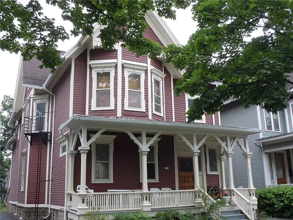 1 bed, 1.0 bath, 450 sqft, $900 — Photo 1