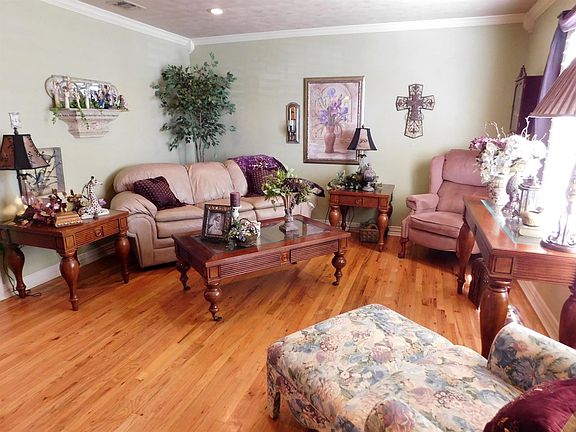 3rd image of 1726 W Avenue B