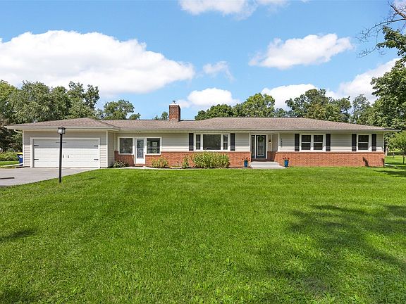 2nd image of 1400 E Knoll Dr