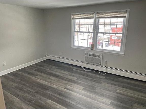 2nd image of 70 Metcalf Ave #0