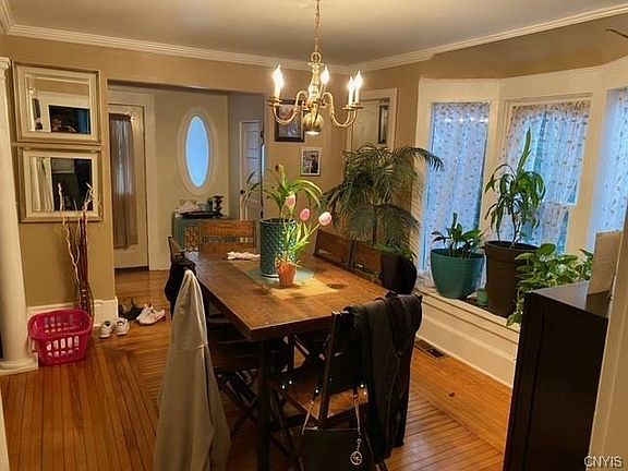 4th image of 136 Elmwood Ave #A