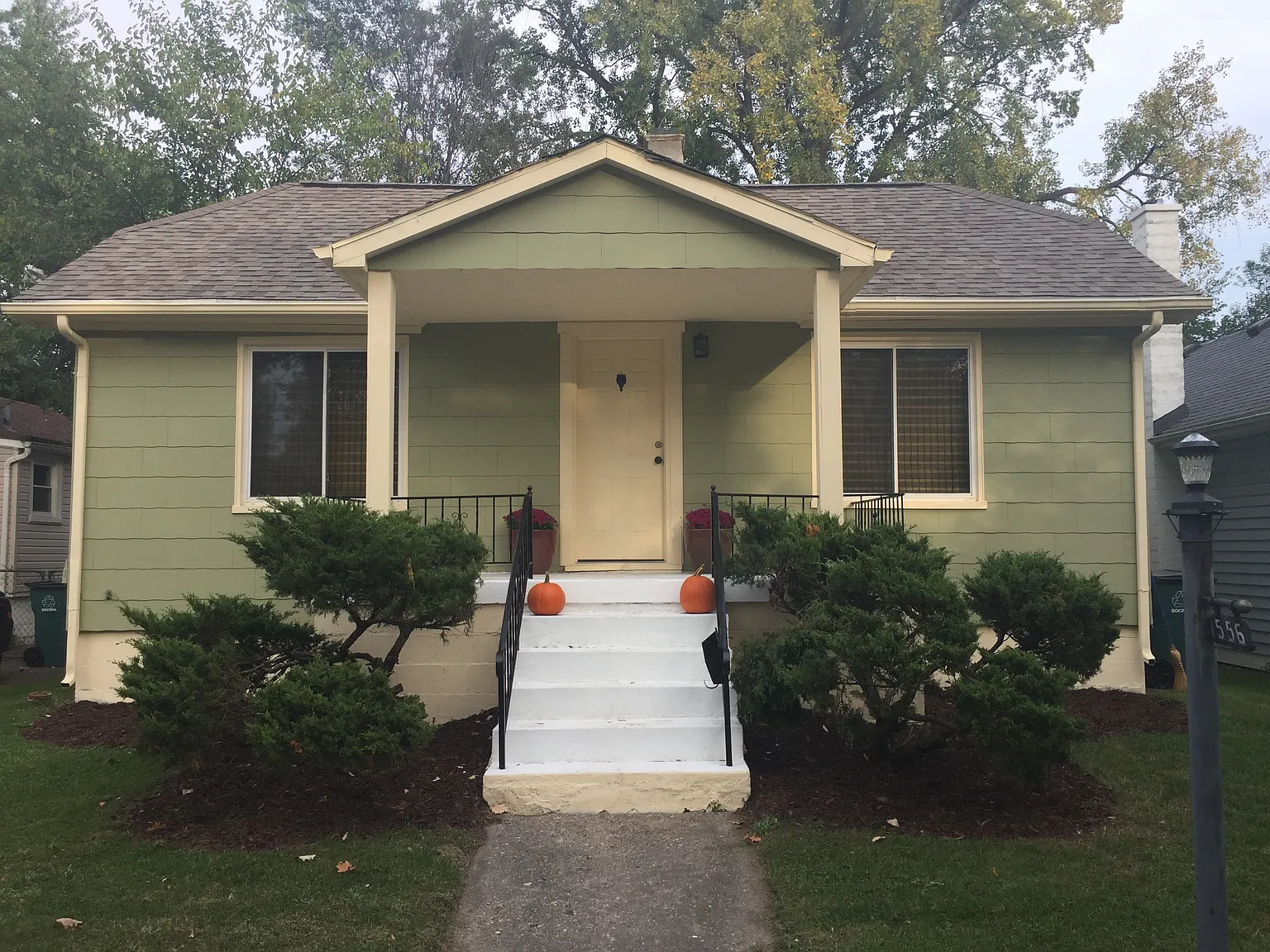 556 Stratford Rd photo 1