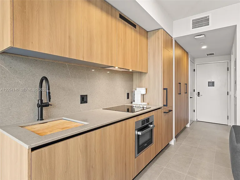 121 NE 5th St #901B — Photo 14