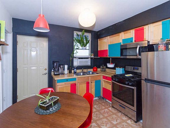 5th image of 2937 S Keeley St #2