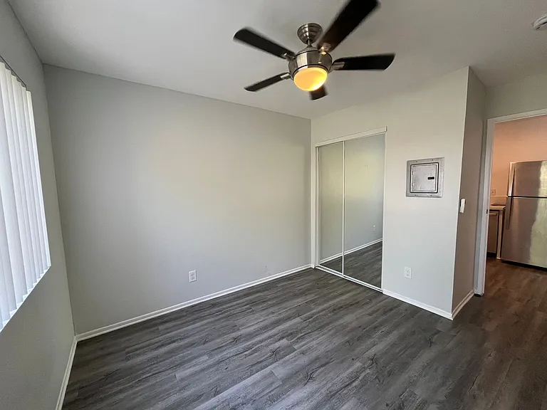 226 South Serrano — Photo 47