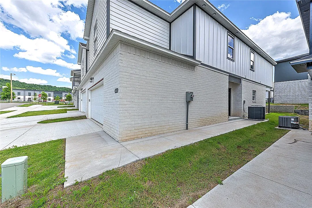 4 bed, 2019 sqft, $2,000 — Photo 2