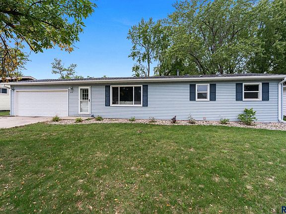 4th image of 217 N Needles Dr