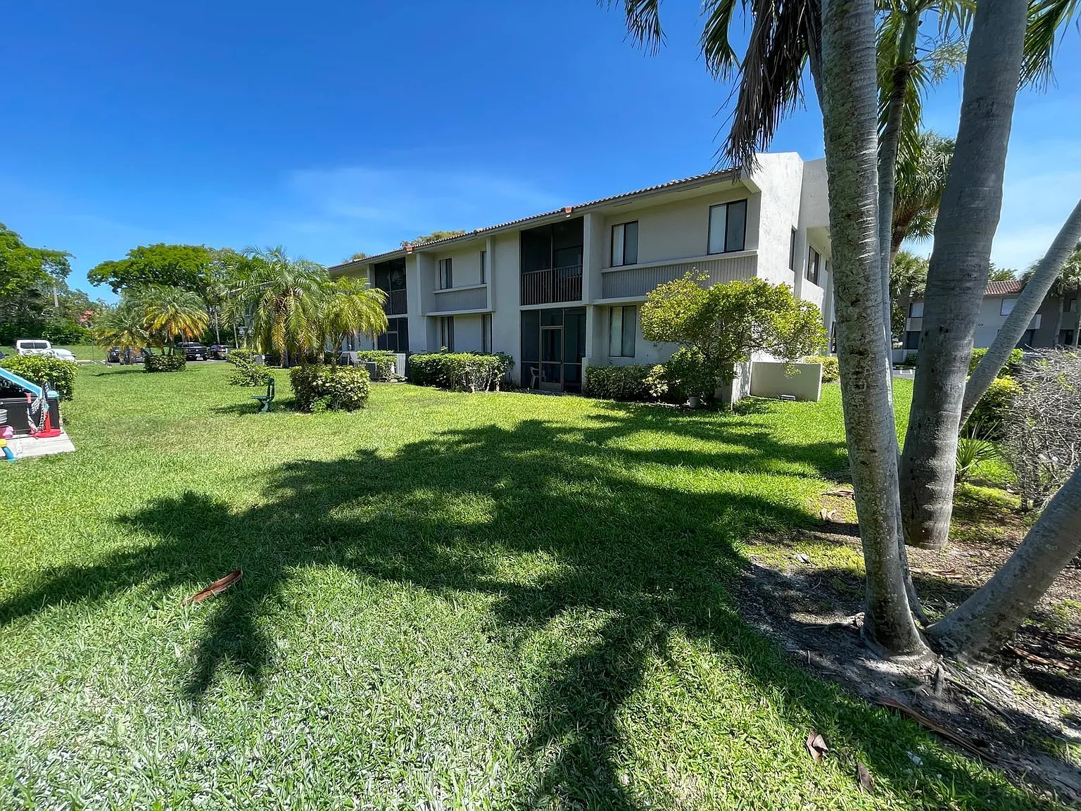 4 bed, 2.0 bath, 1332 sqft, $3,500 — Photo 3