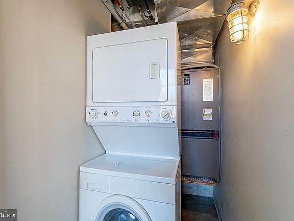 3rd image of 412-26 S 13th St #201
