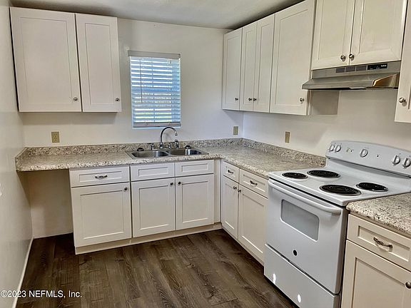 4th image of 308 Celery Ave S
