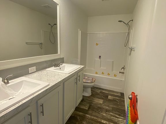 5th image of 42524 W Earll Dr