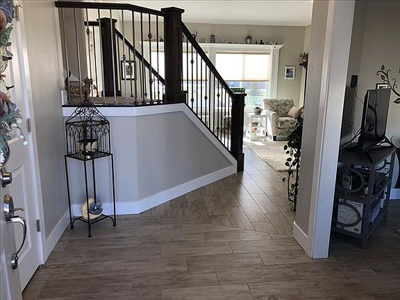 4th image of 373 N Pointe Dr
