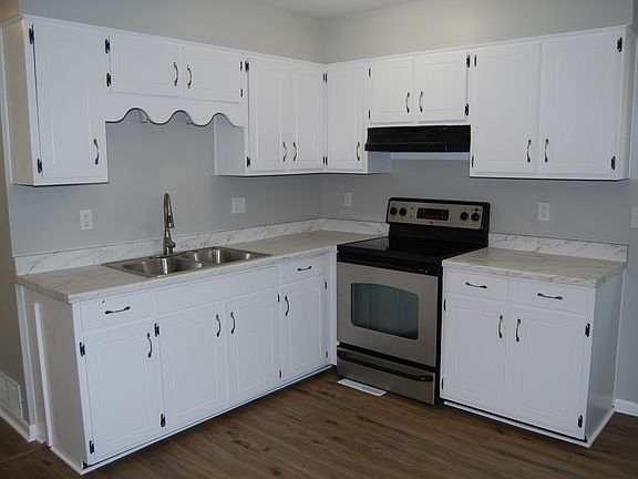 5th image of 811 Cedarcrest Dr