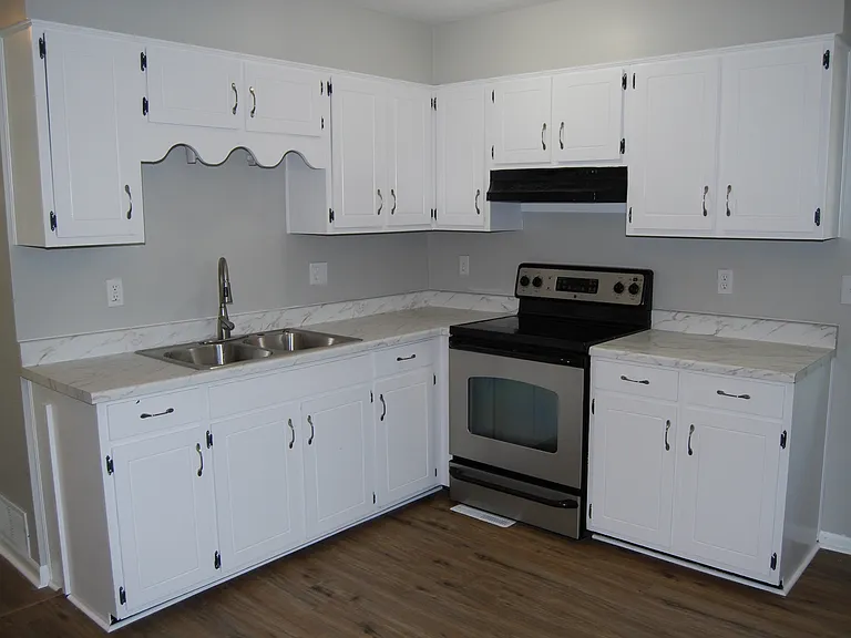 811 Cedarcrest Dr — Photo 5