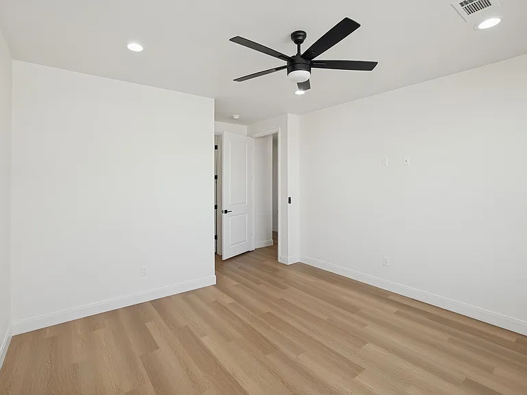 19101 Sierra Madre Dr #B — Photo 11