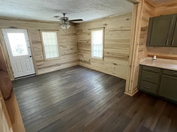 105 Willow Ave, Waverly, TN 37185