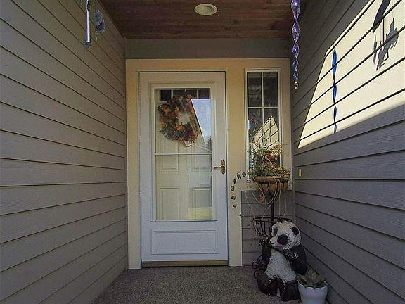 3rd image of 1719 E Lambert Ln
