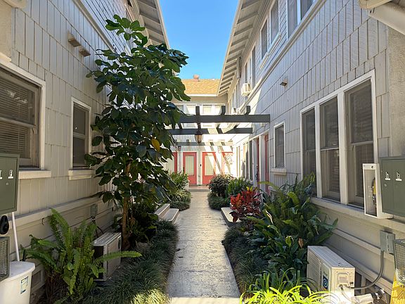 2nd image of 625 E Broadway APT A