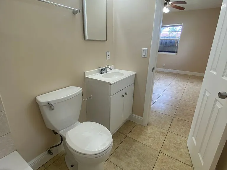 4820 Maine St — Photo 8