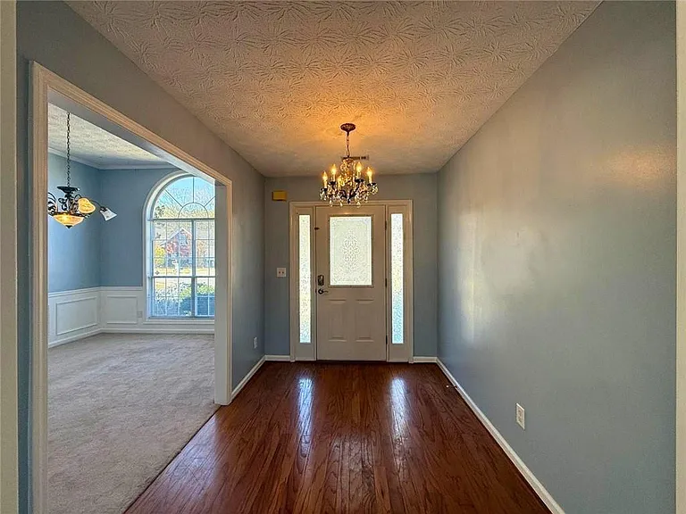 2029 Manor Oak Ln — Photo 6
