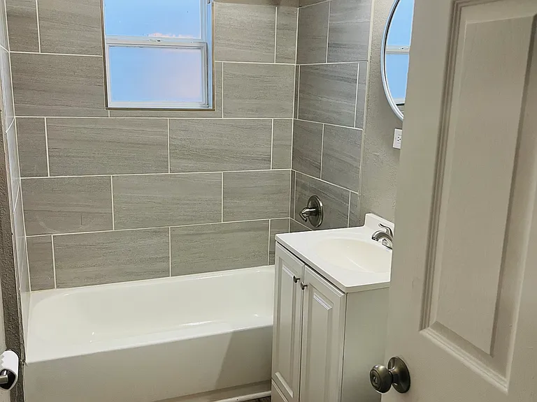 825 S 36th St — Photo 19
