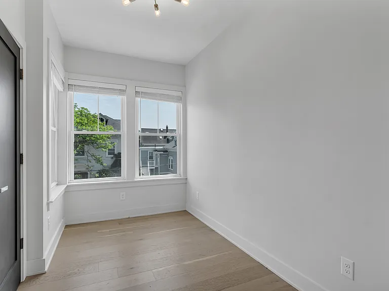 182 Waterman St #2D — Photo 9
