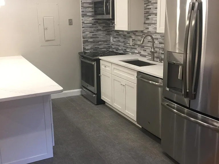 16-18 Harcourt St #1F — Photo 1