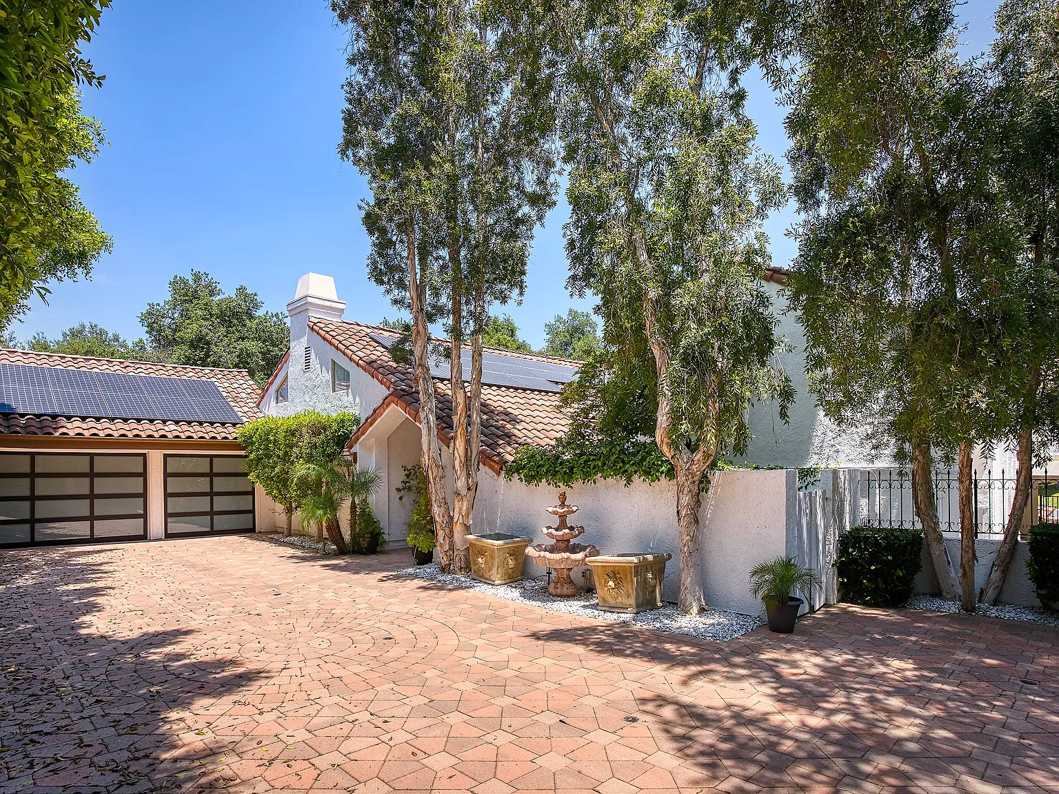 5 bed, 4107 sqft, $12,500 — Photo 3