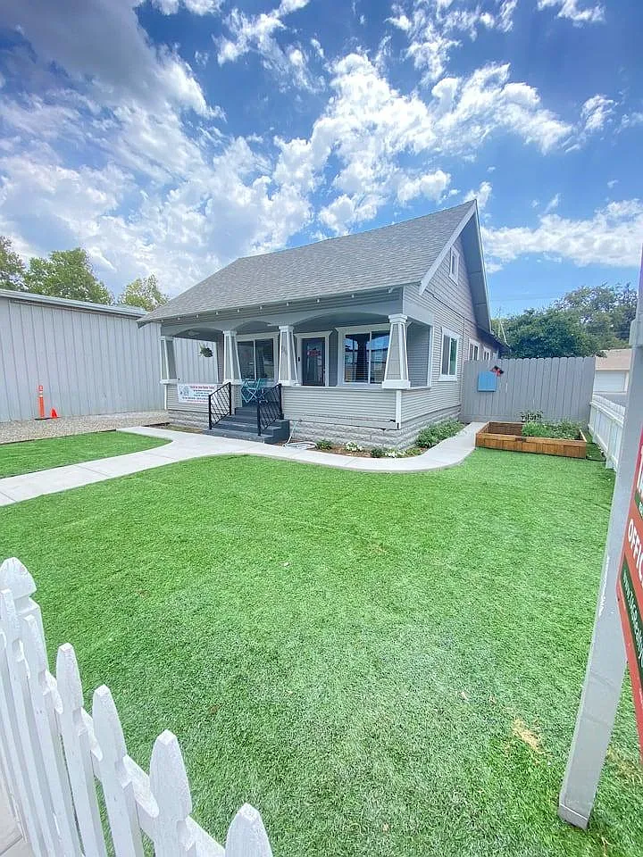 516 E Main St — Photo 1