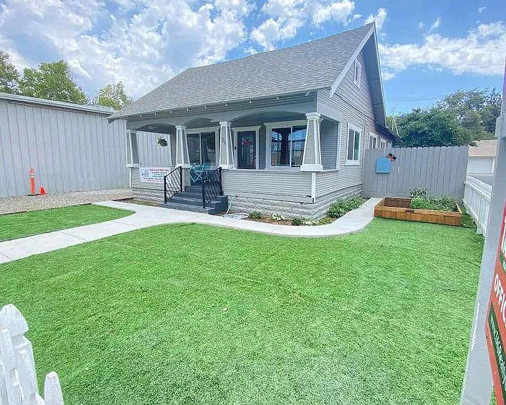 516 E Main St — Photo 1