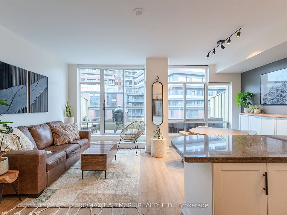 1st image of 39 Parliament St #916