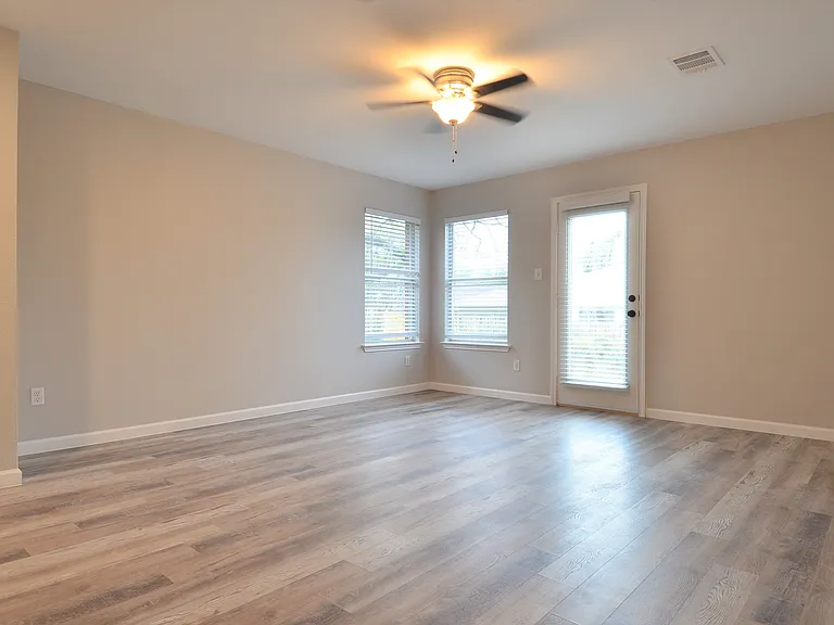 15530 Sarahs Creek Dr — Photo 3