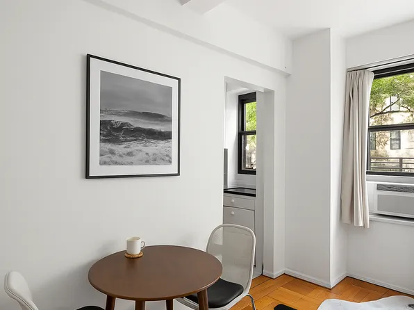 30 East 37th Street 2E image 2 of 7
