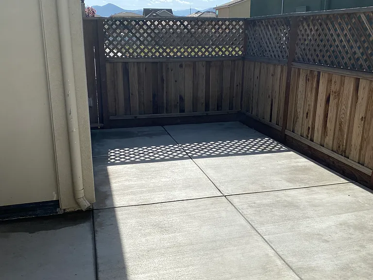 639 Livingston Ave — Photo 26