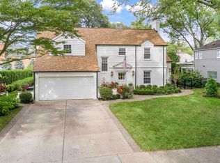 328 Touraine Rd, Grosse Pointe Farms, MI 48236