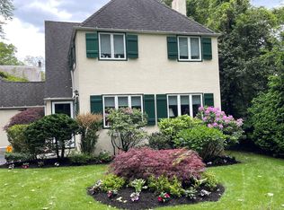 64 Maple Dr, Great Neck, NY 11021