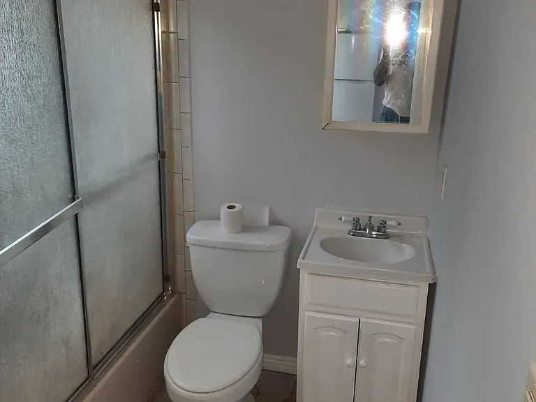 1208 Lincoln St #3 — Photo 9
