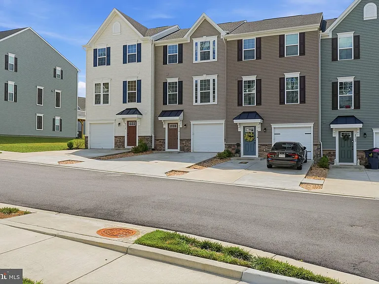 8718 Stevenson Ln — Photo 2