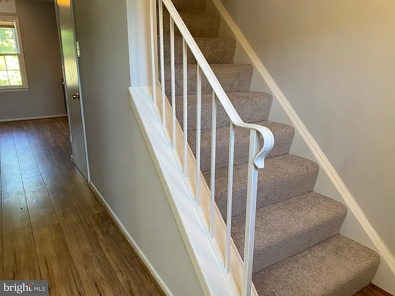 4 Chantilly Ct — Photo 23