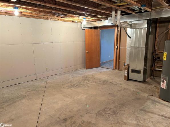 713 3rd St, Whittemore, IA 50598