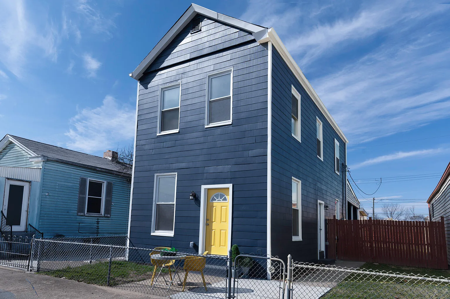 533 Lindsey St photo 1