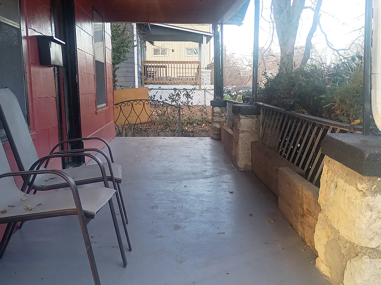 604 S Glenwood Ave — Photo 2