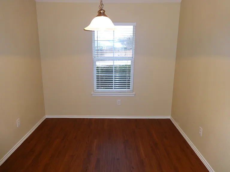 313 Woodridge Dr — Photo 4